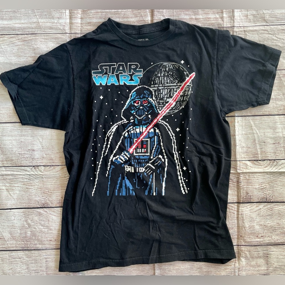 Men’s medium black Star Wars Darth Vader short sleeve graphic t-shirt